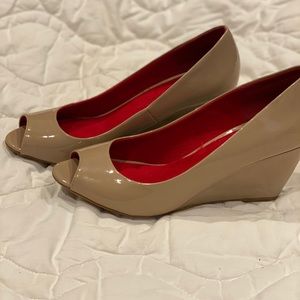 Women’s open toe wedge